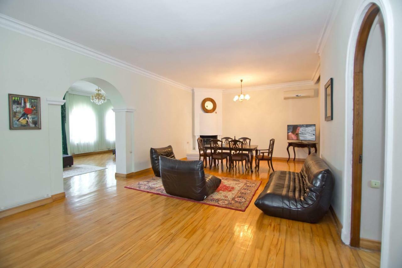Apartment On Gorgiladze 25 Батуми Экстерьер фото