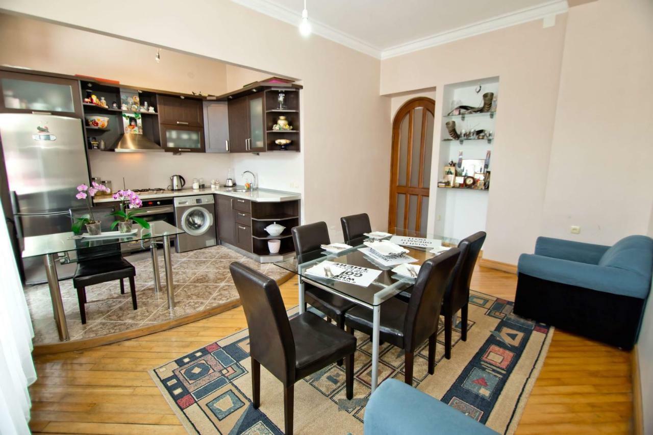 Apartment On Gorgiladze 25 Батуми Экстерьер фото