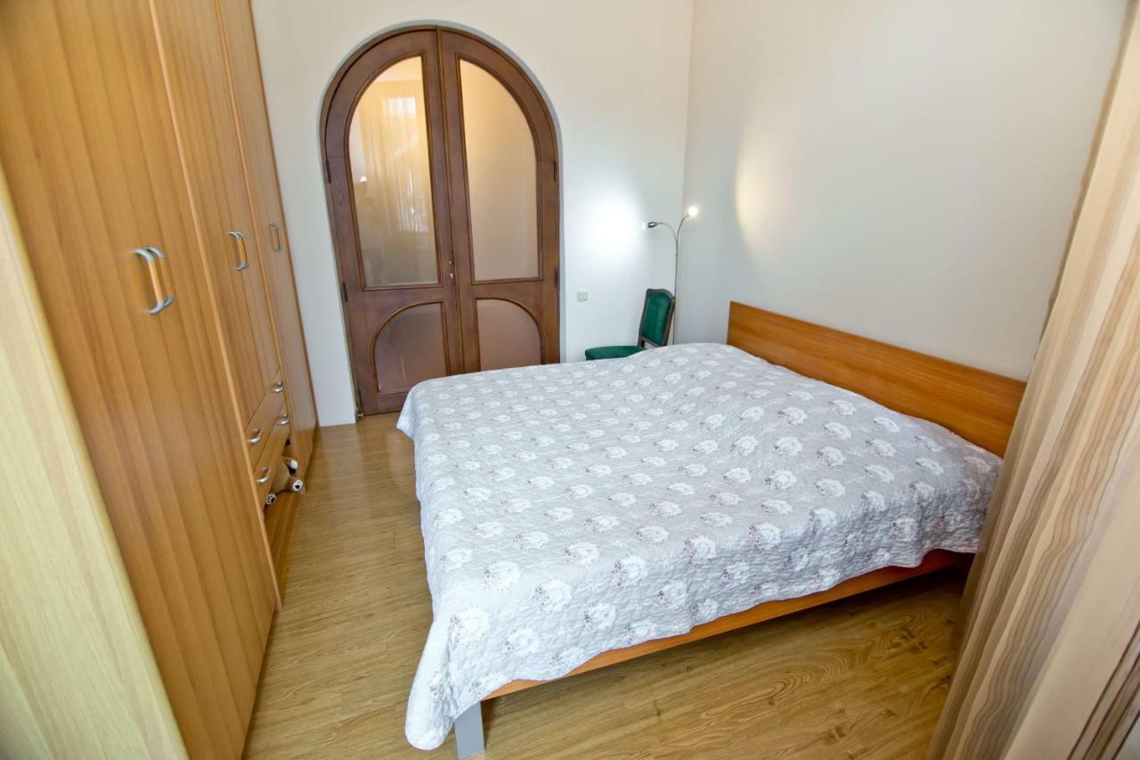 Apartment On Gorgiladze 25 Батуми Экстерьер фото