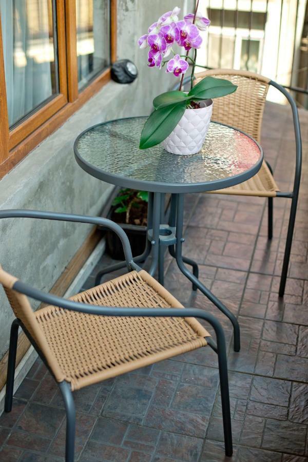 Apartment On Gorgiladze 25 Батуми Экстерьер фото