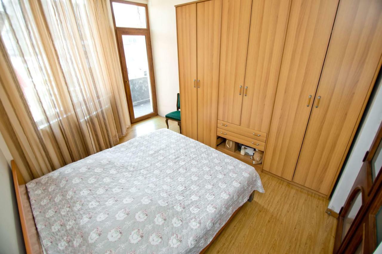 Apartment On Gorgiladze 25 Батуми Экстерьер фото