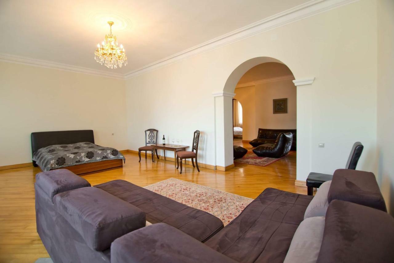 Apartment On Gorgiladze 25 Батуми Экстерьер фото